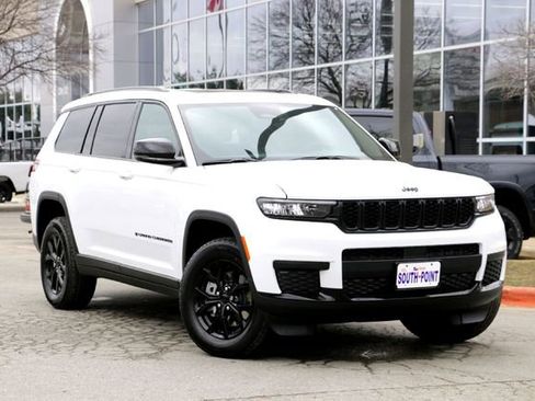 New 2025 Jeep Grand Cherokee L Laredo image 1