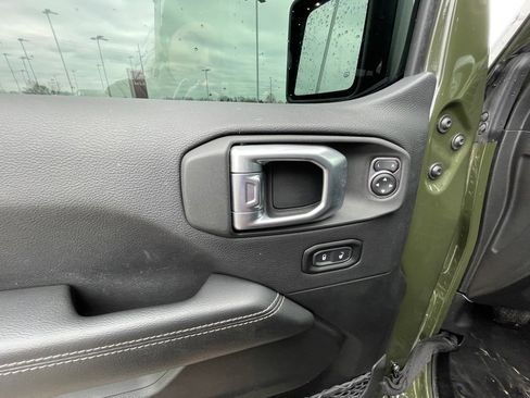 Used 2022 Jeep Gladiator Overland w/ Popular Equipment Package image 11