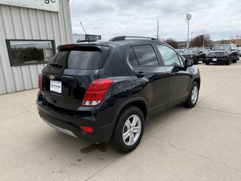Used 2021 Chevrolet Trax LT w/ LT Convenience Package AWD/4WD image 4