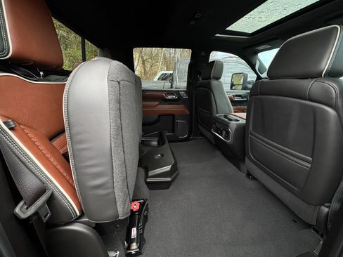 Used 2024 GMC Sierra 3500 Denali Ultimate image 42