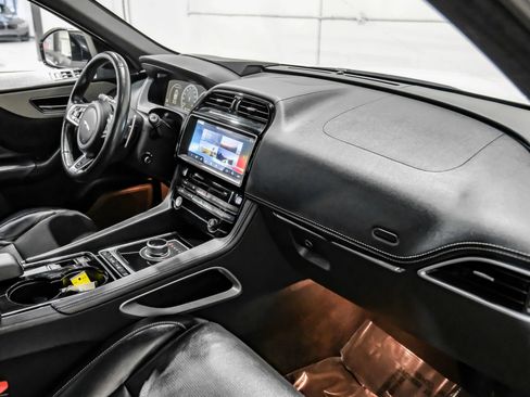 Used 2017 Jaguar F-PACE S image 20