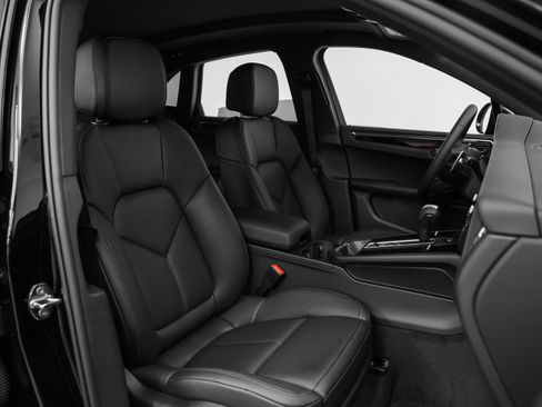 Certified 2025 Porsche Macan image 20