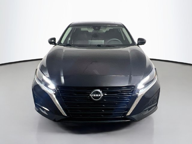 Used 2024 Nissan Altima 2.5 SL FWD image 2