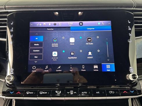 Used 2022 Jeep Wagoneer Series III w/ Premium Group I AWD/4WD image 23