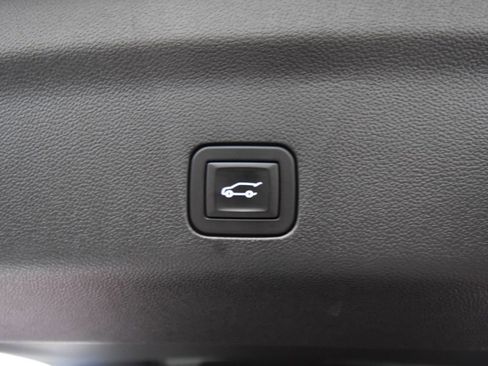 Used 2024 GMC Yukon XL SLT image 48