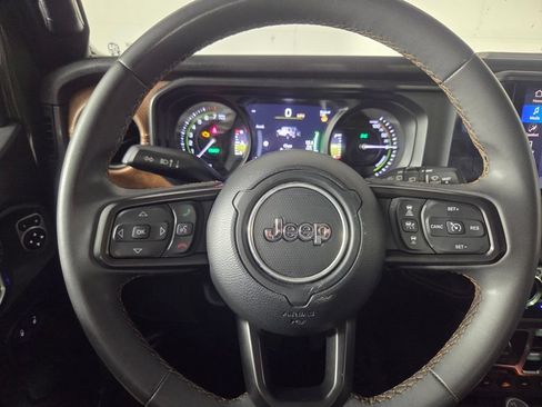 Used 2024 Jeep Wrangler Unlimited AWD/4WD image 15