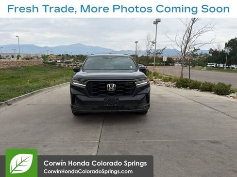 Used 2025 Honda Pilot Black Edition image 2
