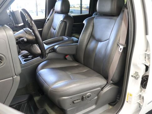 Used 2006 Chevrolet Silverado 2500 W/T AWD/4WD image 16