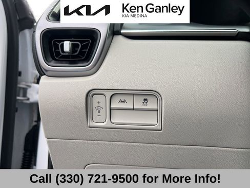 Certified 2023 Kia Sorento S image 30