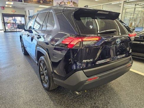 Used 2022 Toyota RAV4 XLE Premium AWD/4WD image 7