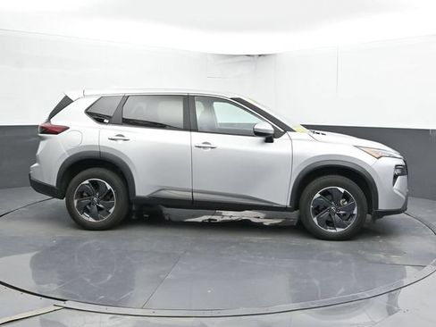 Used 2024 Nissan Rogue SV AWD/4WD image 4