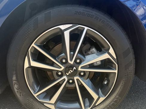 Used 2023 Kia Forte LXS FWD image 16
