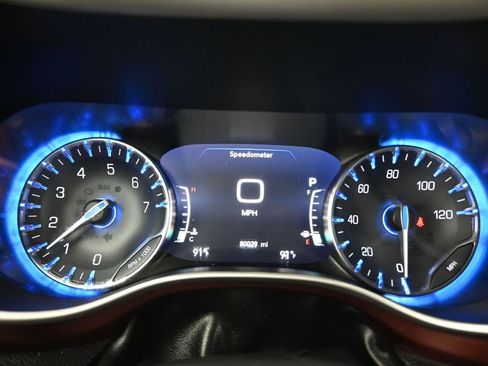 Used 2020 Chrysler Pacifica Touring-L image 15