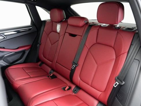 Certified 2025 Porsche Macan image 28