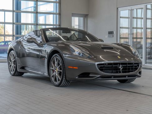 Used 2013 Ferrari California image 23