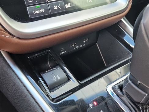 Used 2022 Subaru Outback Touring image 27
