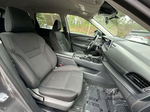 Used 2024 Nissan Rogue S AWD/4WD image 18