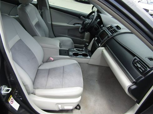 Used 2012 Toyota Camry XLE w/ Leather Pkg FWD image 20