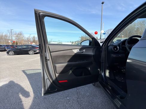 Used 2023 Kia Forte LXS image 11