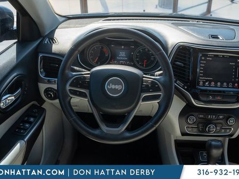 Used 2019 Jeep Cherokee Limited w/ Luxury Group FWD image 5