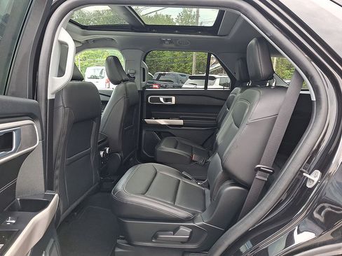 Certified 2022 Ford Explorer XLT w/ Equipment Group 202A AWD/4WD image 20