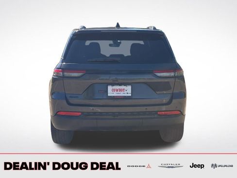 Used 2023 Jeep Grand Cherokee Altitude image 5