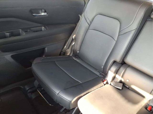Certified 2024 Nissan Pathfinder SL w/ Cargo Package FWD image 16