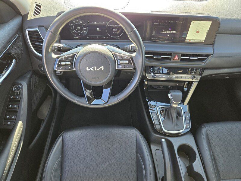 Certified 2025 Kia Seltos EX w/ EX Sunroof Package FWD image 13