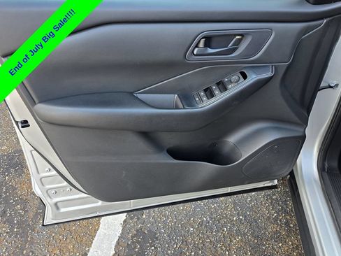 Used 2024 Nissan Rogue S FWD image 31