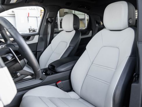 Used 2025 Porsche Cayenne Coupe image 5