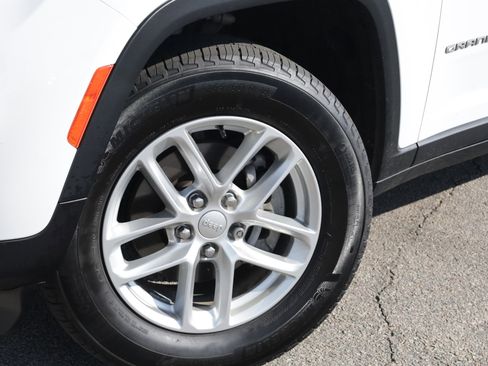 Used 2024 Jeep Grand Cherokee Laredo X w/ Luxury Tech Group I image 17