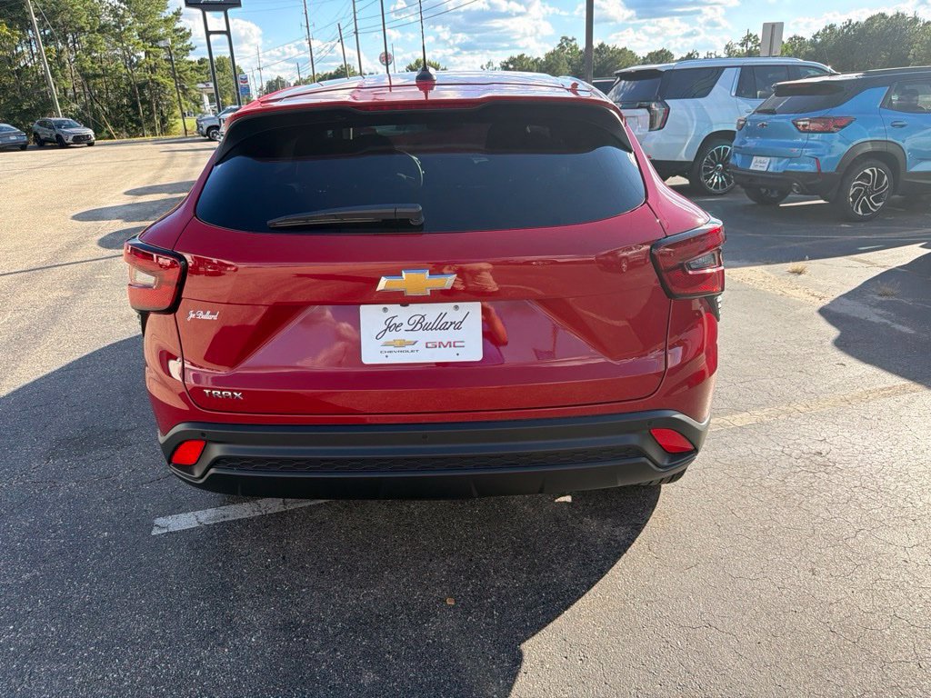 New 2026 Chevrolet Trax LS w/ LS Convenience Package FWD image 4