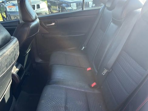 Used 2015 Toyota Camry SE image 10