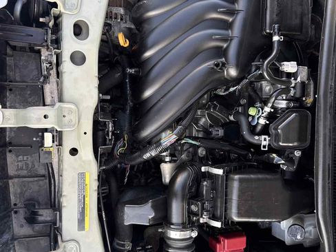 Used 2015 Nissan Versa SV FWD image 32
