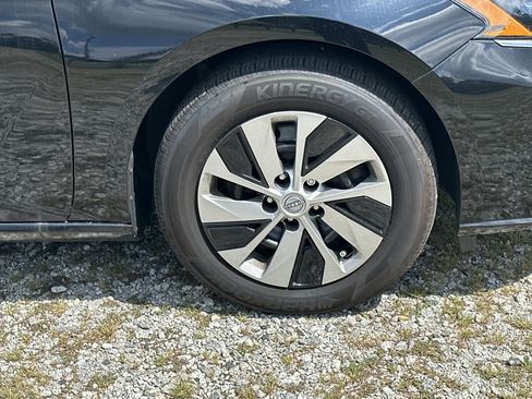 Used 2025 Nissan Altima 2.5 S FWD image 12