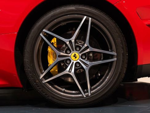 Used 2016 Ferrari California T image 18