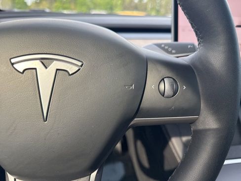 Used 2023 Tesla Model Y Long Range image 18