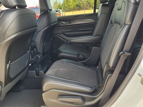 New 2024 Jeep Grand Cherokee L Altitude image 7