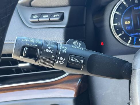 Used 2018 Cadillac Escalade Luxury AWD/4WD image 33