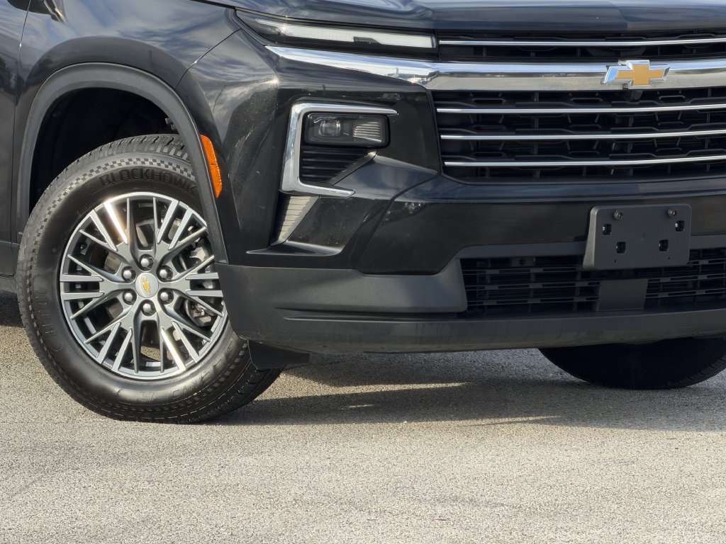 Used 2025 Chevrolet Traverse LT FWD image 8