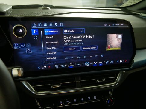 Used 2026 Chevrolet Equinox EV LT w/ Convenience Package II FWD image 22