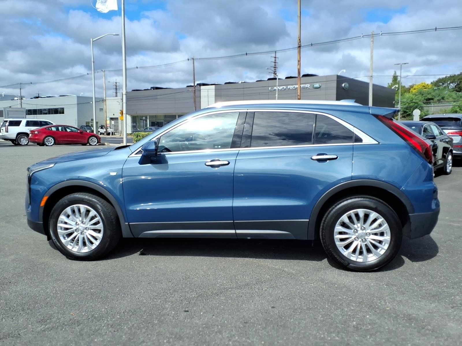 Used 2024 Cadillac XT4 Luxury w/ Cold Weather Package AWD/4WD image 8