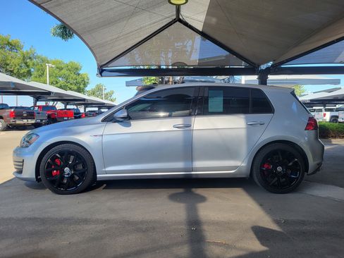Used 2017 Volkswagen Golf 4-Door FWD image 4