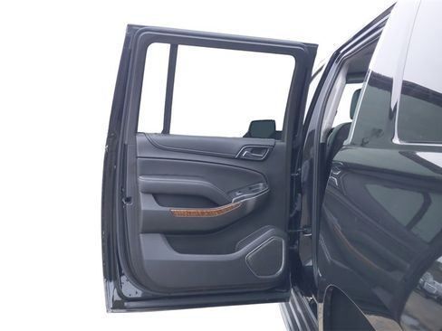 Used 2017 Chevrolet Suburban Premier image 29