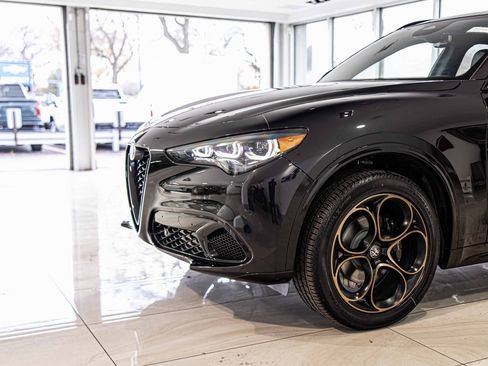 New 2025 Alfa Romeo Stelvio Sprint image 4