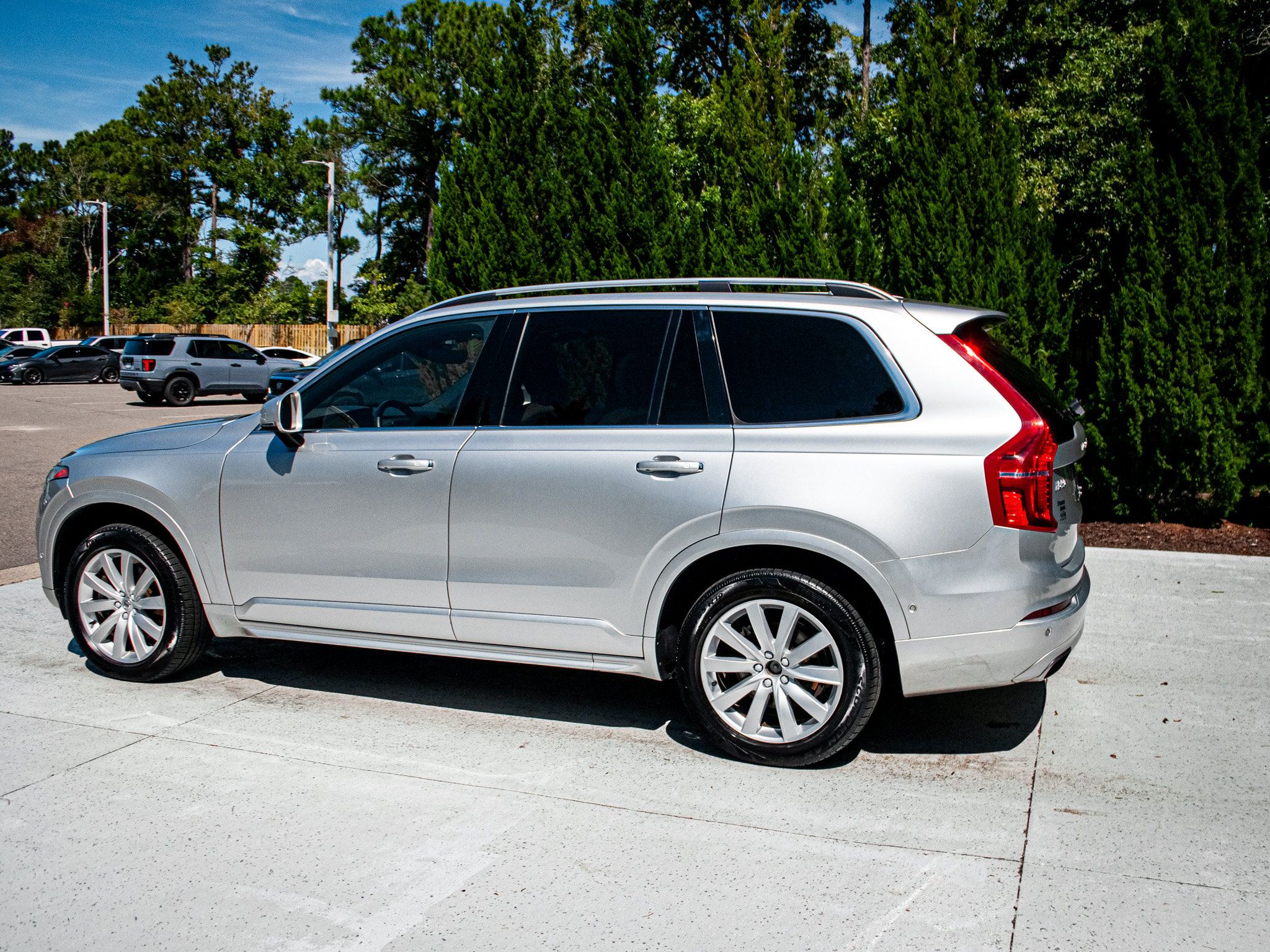 Used 2018 Volvo XC90 T6 Momentum w/ Convenience Package AWD/4WD image 7
