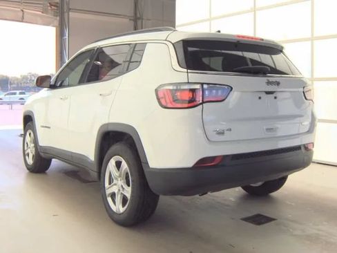 Used 2024 Jeep Compass Latitude AWD/4WD image 2