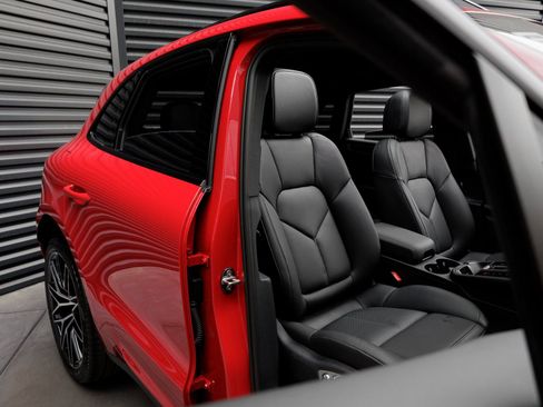 New 2025 Porsche Macan image 24