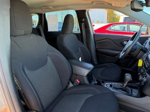 Used 2021 Jeep Cherokee Latitude image 22