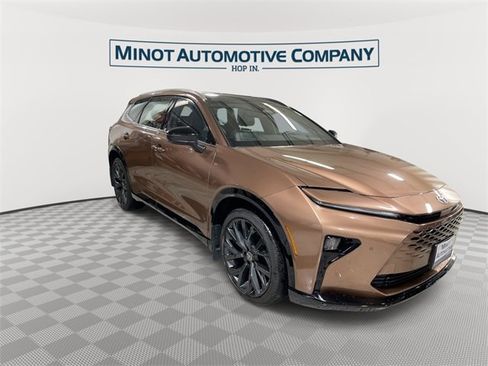 Used 2025 Toyota Crown Signia Limited image 2